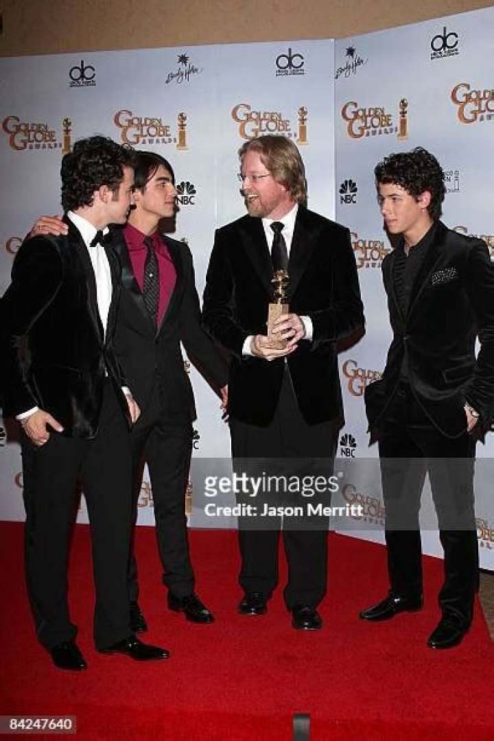 The Definitive Guide To The Sixties: Exploring The Lives Of The Brothers