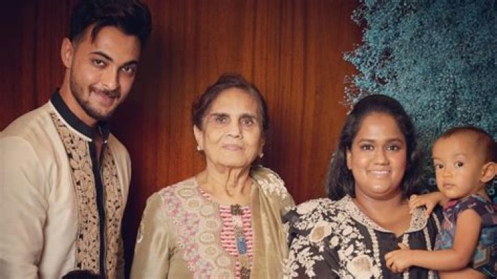 Know The Enviable Net Worth Of Bollywood's Favorite Sister, Arpita Khan
