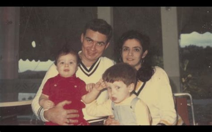 An Intriguing Look Into Benicio Del Toro's Family Connections: Exploring His Siblings