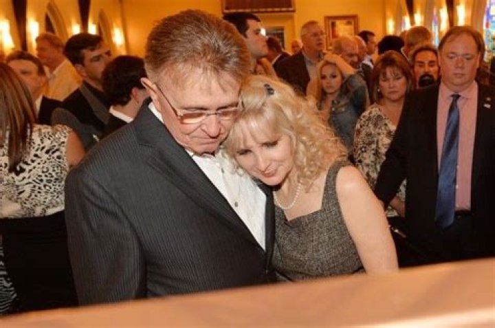 Bill Anderson's Wife: Uncovering The Life Of Becky Anderson