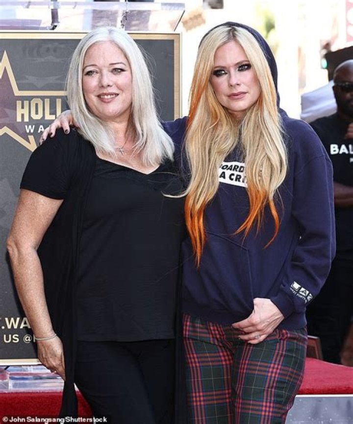 Is Avril Lavigne A Mother? Uncovering The Truth
