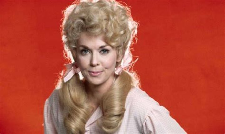 Calculate The Net Worth Of Donna Douglas At The Time Of Her Passing