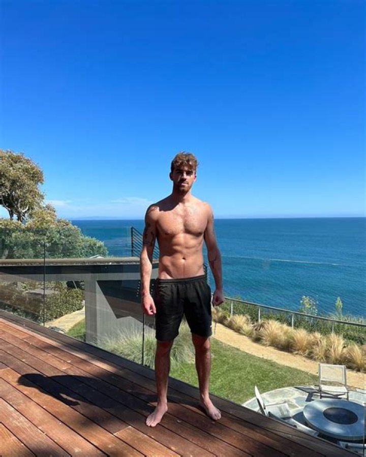 Drew Gulliber: The Renowned Author Of Fantasy Novels