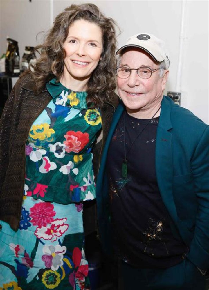 Discover The Surprising Age Gap: Edie Brickell And Paul Simon's Age Difference Revealed