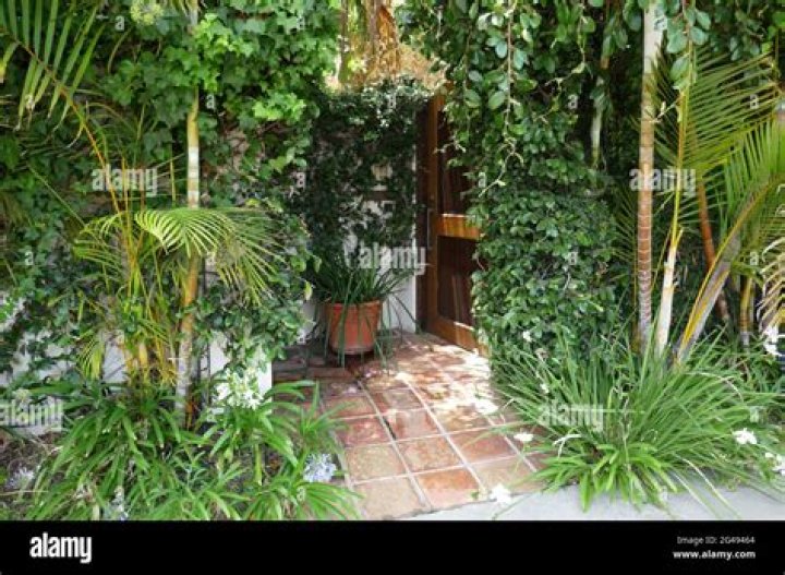 The Inside Scoop: Explore The Former Residence Of Nicole Brown