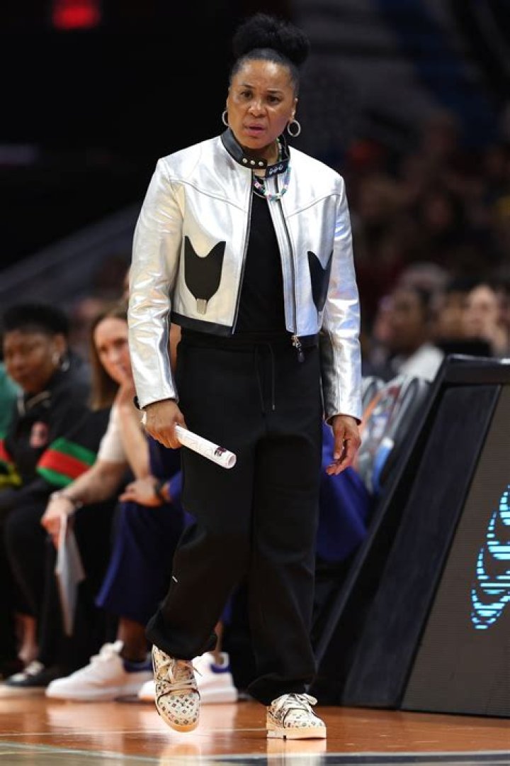 How Much Money Does Dawn Staley Make: An In-Depth Analysis
