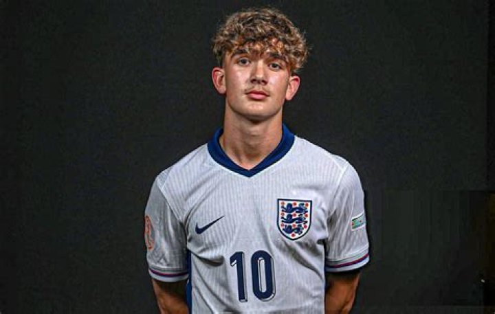 The Inside Scoop: Max Comedian's Age Revealed