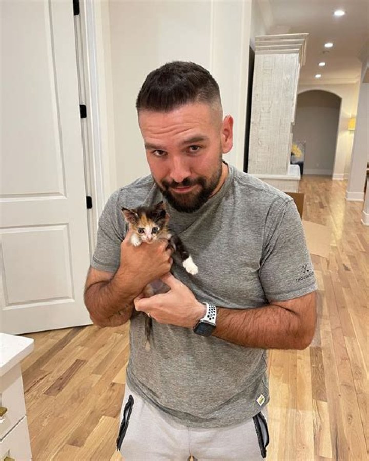 How Tall Are The Country Music Duo Dan And Shay?