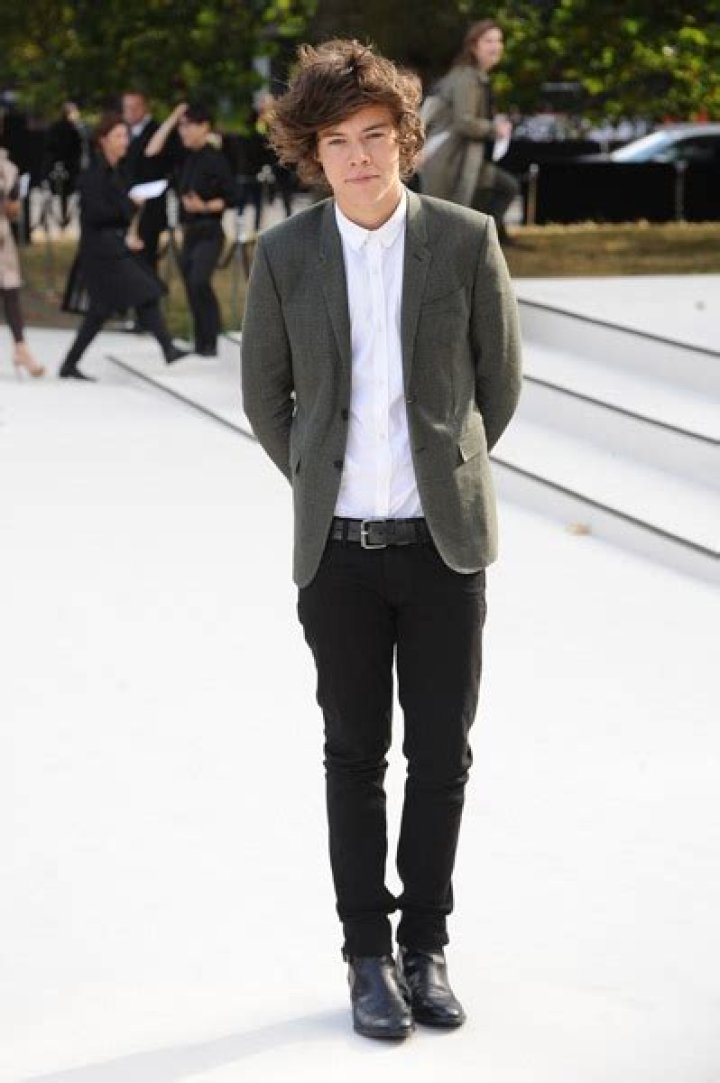 How Tall Is Harry Styles? The Complete Guide To His Height