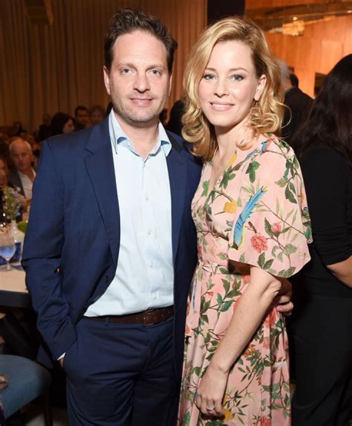 Is Elizabeth Banks Married? Get The Scoop On Her Love Life