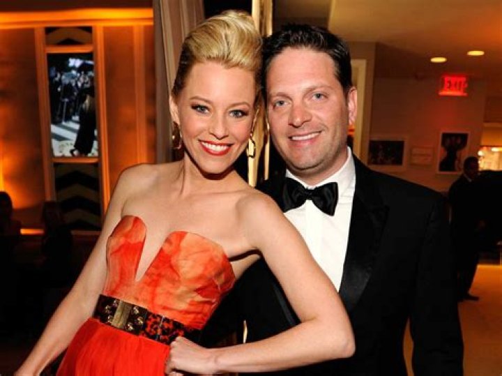 Is Elizabeth Banks STILL Married To Max Handelman?
