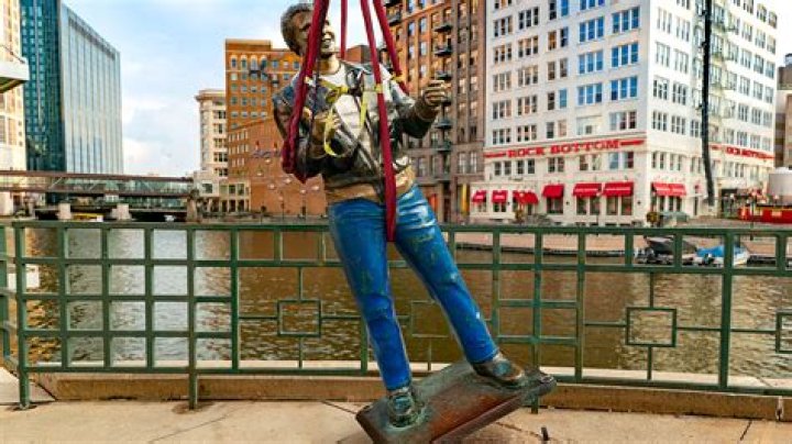 Is The Legendary Fonzie Still Alive Today?