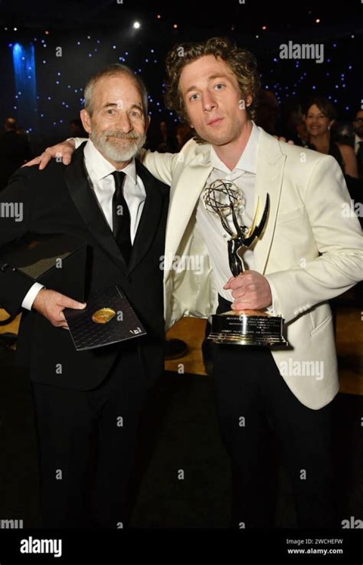 Jeremy Allen Whites Famous Dad Unveiled: A Family Affair