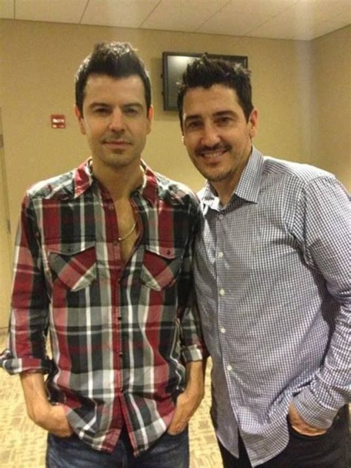 Exploring The Relationship Of Jonathan Knight With His Siblings