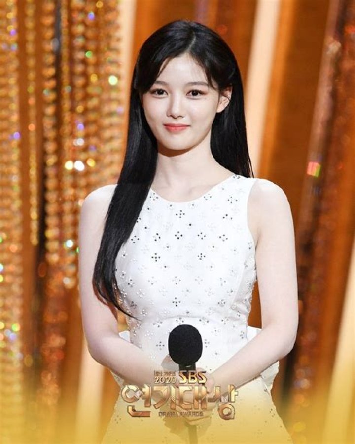 Ultimate Guide To Kim Yoo-Jung's Body Measurements And Stats
