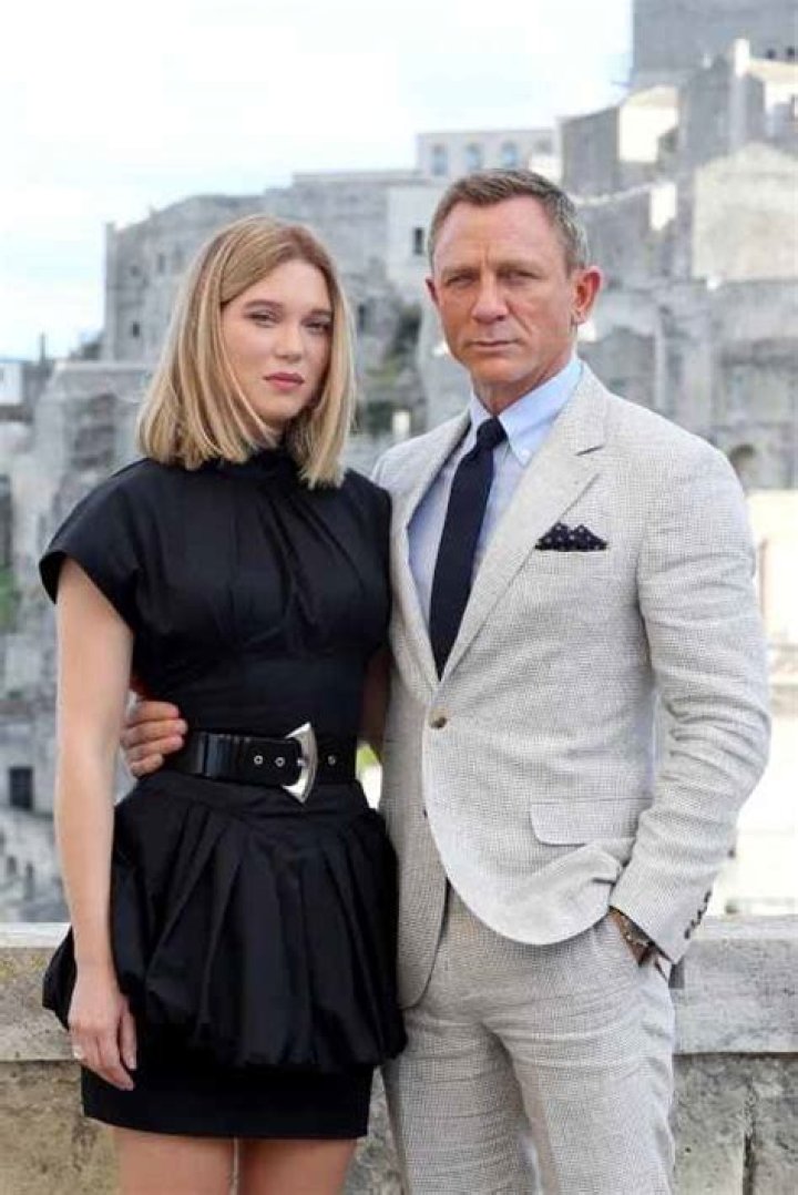 La Seydoux's Romantic Entanglements: A Journey Of Love And Intrigue