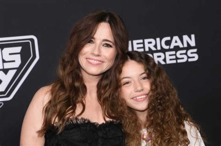 Discover Linda Cardellini's Precious Daughter: A Glimpse Into Their Bond