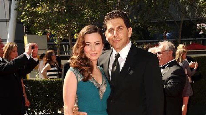 Linda Cardellini Love Life: A Deep Dive Into Her Relationships