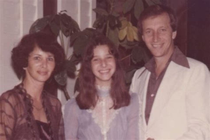 The Unforgettable Parents Of Lisa Kudrow: A Glimpse Into Their Lives