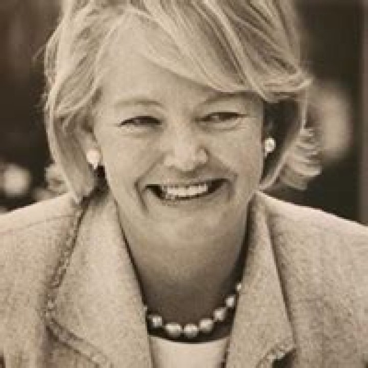 Obituary For Lisa Robertson: A Life Remembered