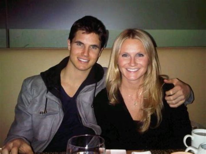 Uncover Robbie Amell's Sister: The Sibling Behind The Fame