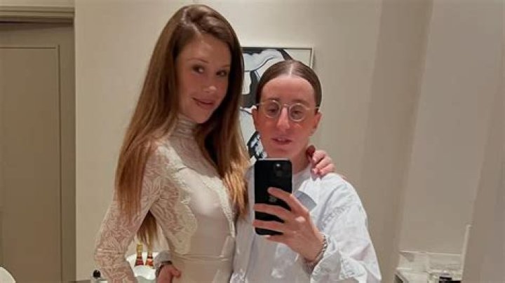 Watch Robby Hoffman: The Outrageous Comedian You Need To Know