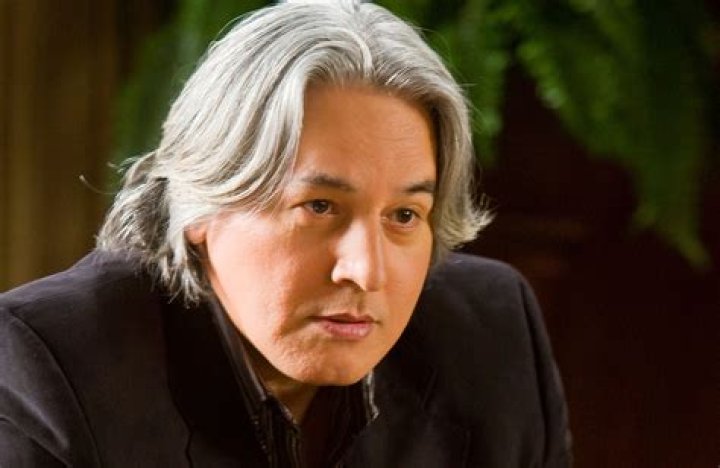 Renowned Actor Robert Beltran: A Hollywood Icon