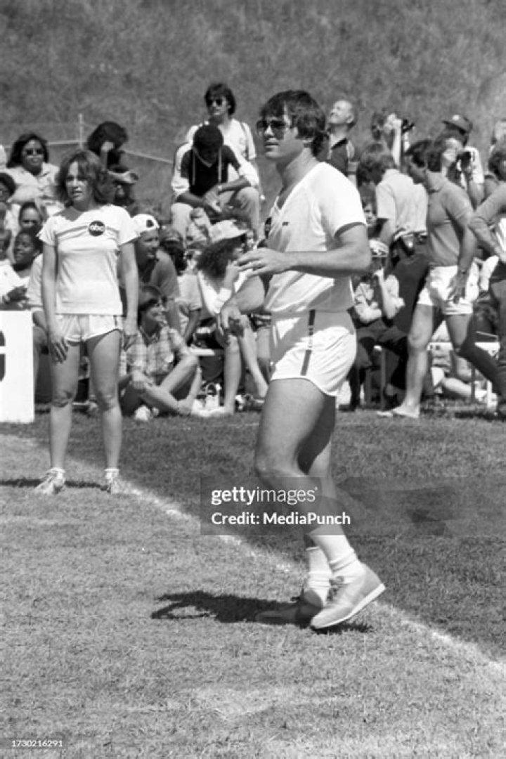 Uncover The Hidden Truth: Robert Urich's Secret Height Revealed