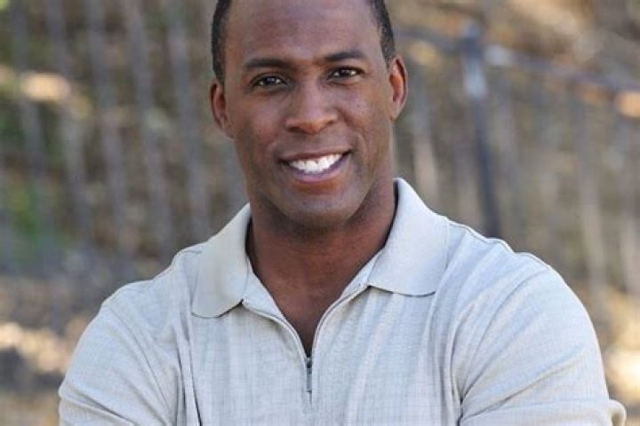 Ron Pitts: A Journalist's Wealth Explored