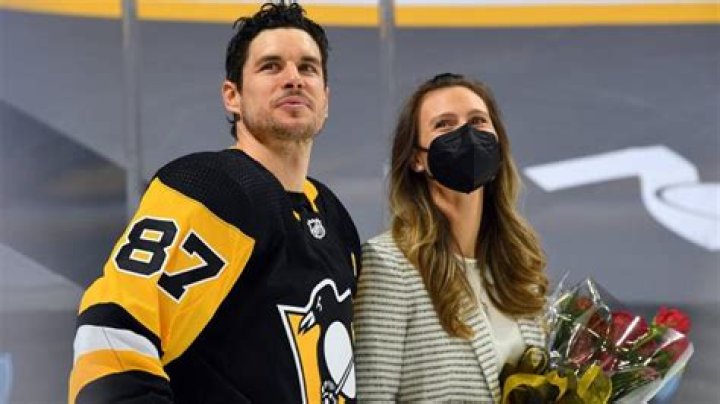 Inside The Rumored Relationship Of Sidney Crosby