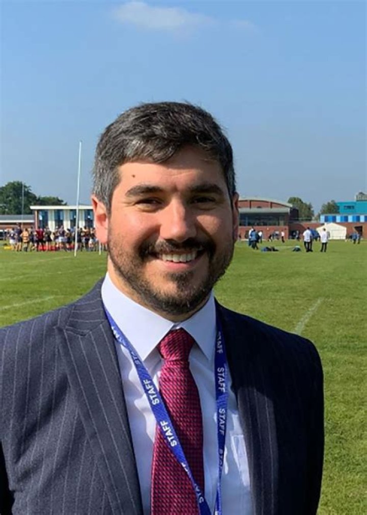 Desirable Sir Thomas Shaker Heights: A Pristine Neighborhood Awaits