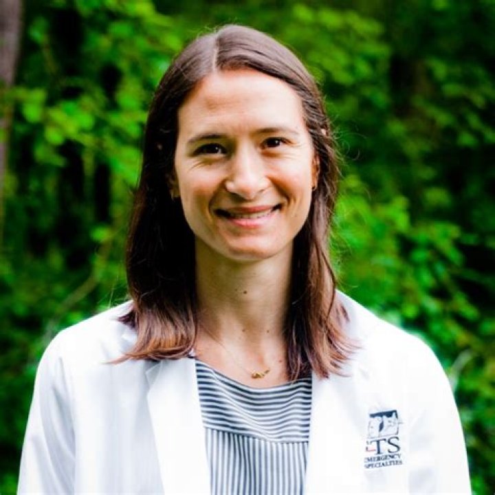 Expert Veterinarian: Stephanie Abrams, DVM