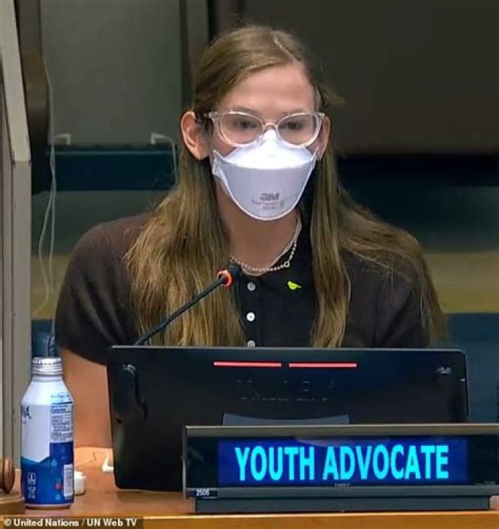 Most Captivating Violet Affleck Masks For An Enchanting Look