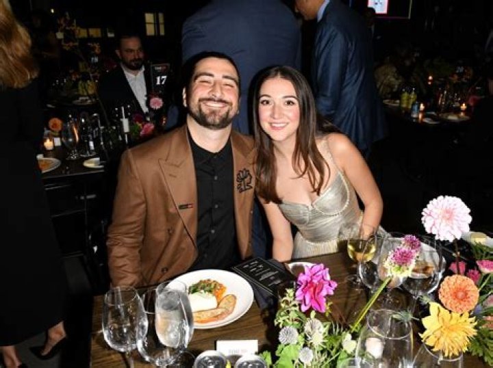 Noah Kahan's Dating History: Unraveling The Musician's Romantic Past