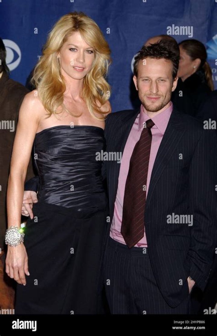 Meet Jenna Elfman: A Hollywood Star In The Spotlight