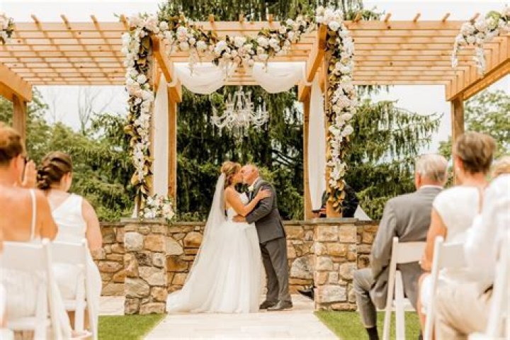 The Matrimonial Life Of Dale Robertson: Exploring His Marriages